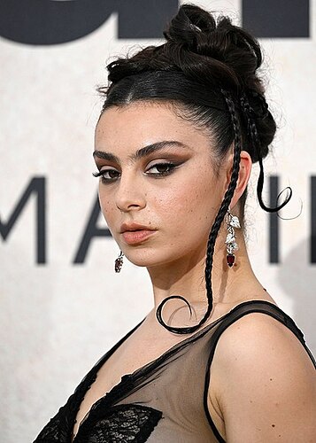 Charli_XCX_2022_amfAR_Gala